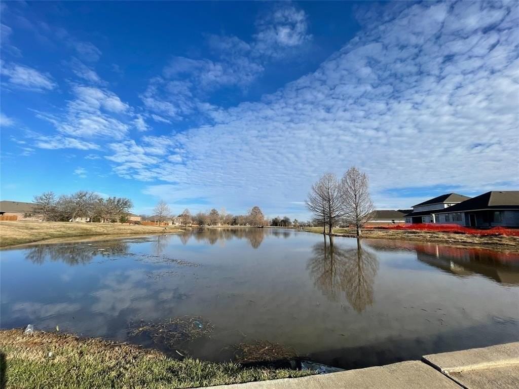 1340 Fleckman Dr - Photo 2 of 17