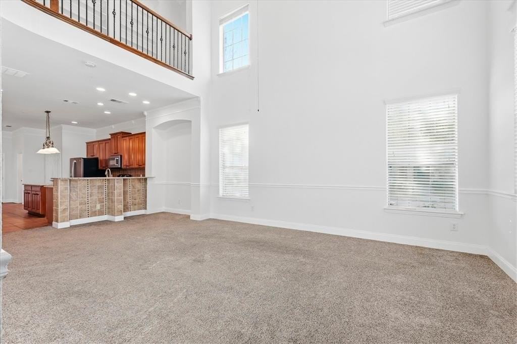 8604 Naomi St - Photo 4 of 28