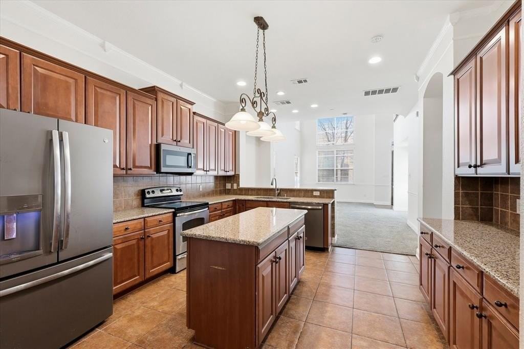 8604 Naomi St - Photo 6 of 28