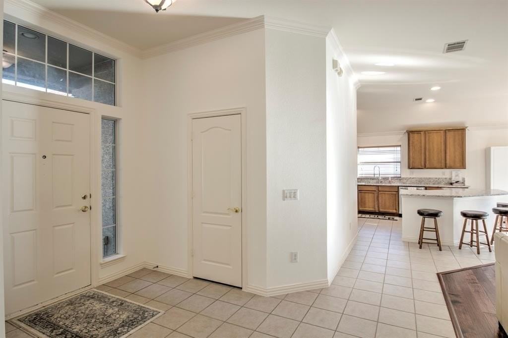 9605 Orangewood Trl - Photo 2 of 14
