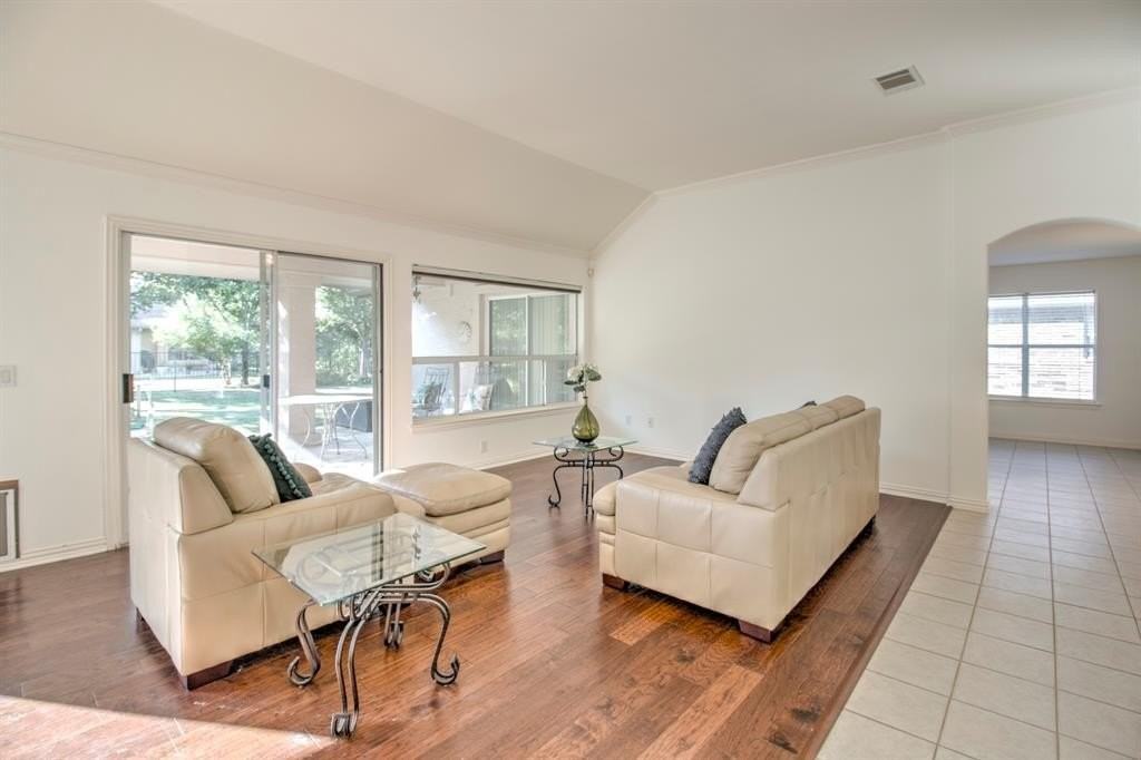 9605 Orangewood Trl - Photo 3 of 14