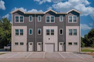 featured image of 422 S Lillian St