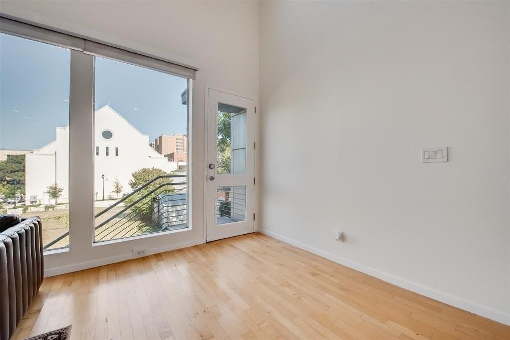 959 W Bluff St #105 - Photo 2 of 22