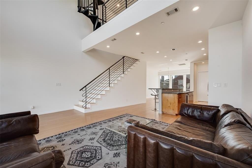 959 W Bluff St #105 - Photo 3 of 22