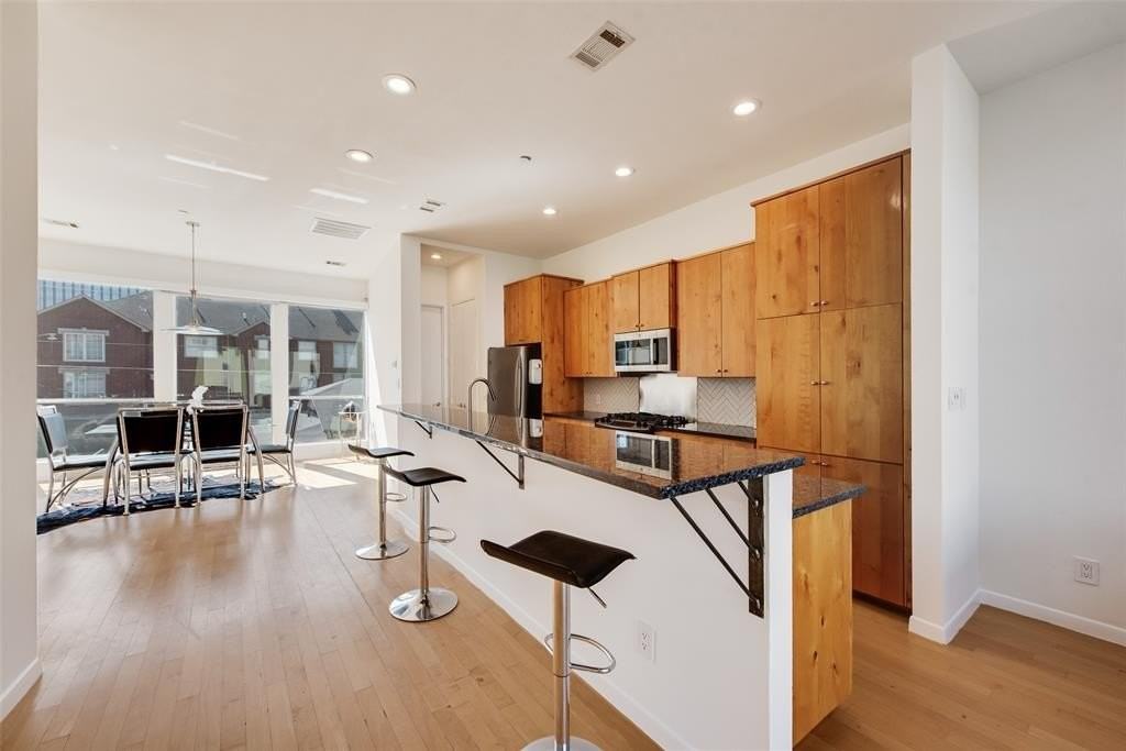 959 W Bluff St #105 - Photo 6 of 22