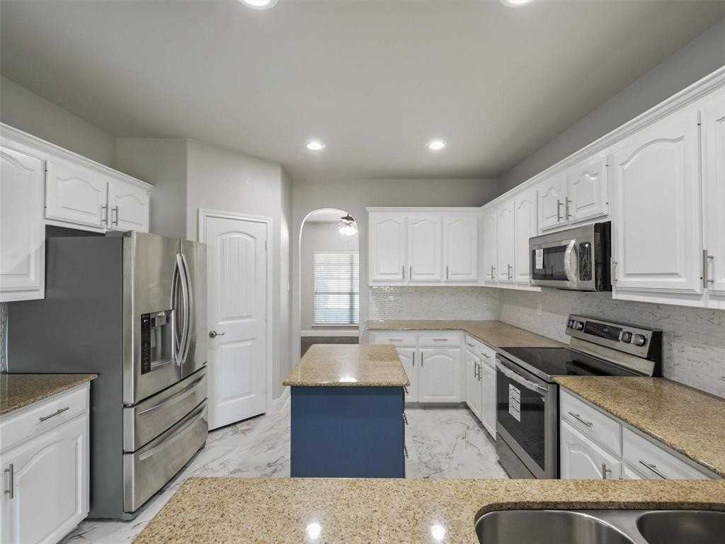 3508 Hornbeam St - Photo 3 of 29