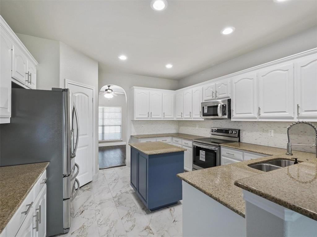 3508 Hornbeam St - Photo 4 of 29