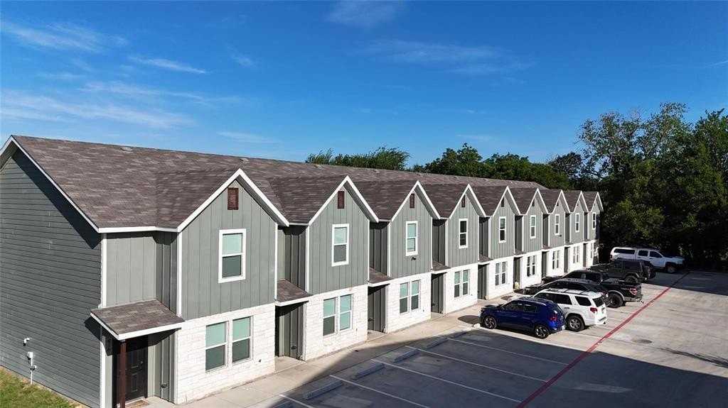 402 Garrett Ct - Photo 3 of 30