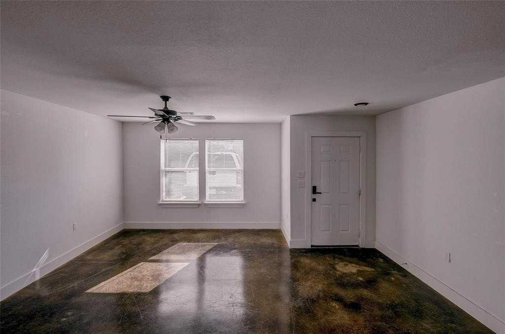 402 Garrett Ct - Photo 5 of 30