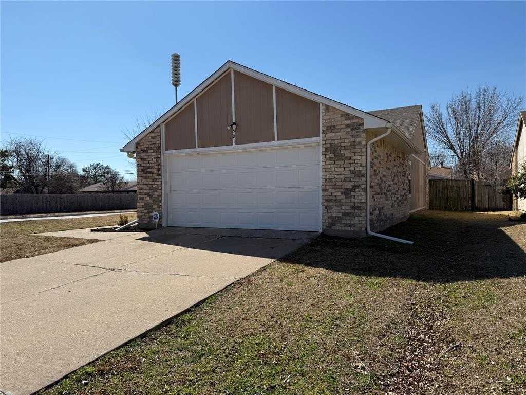 501 Carl C Senter St - Photo 3 of 19