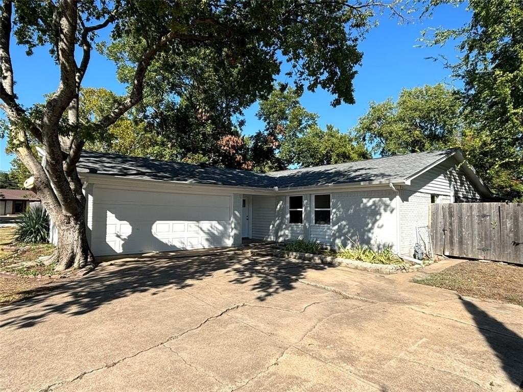 1416 Timberlake Cir - Photo 5 of 16