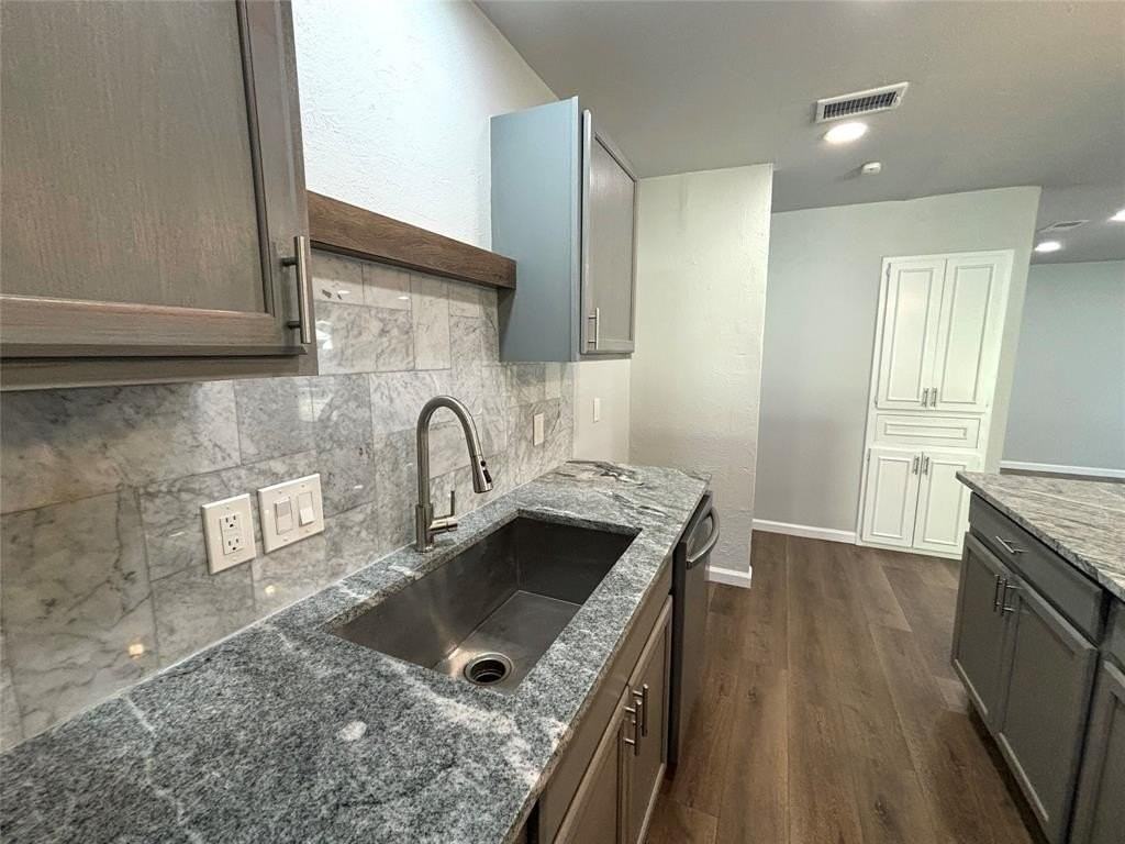 1416 Timberlake Cir - Photo 6 of 16