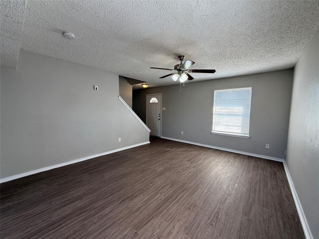 3907 Emerald Dr - Photo 4 of 23