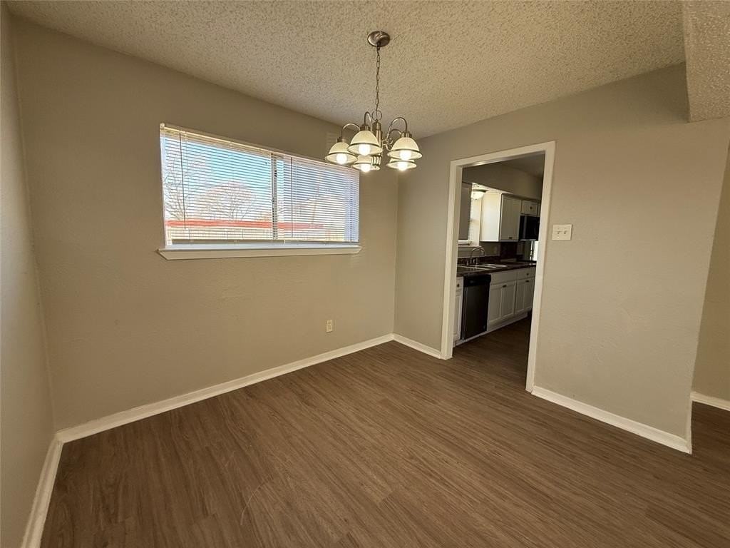 3907 Emerald Dr - Photo 5 of 23