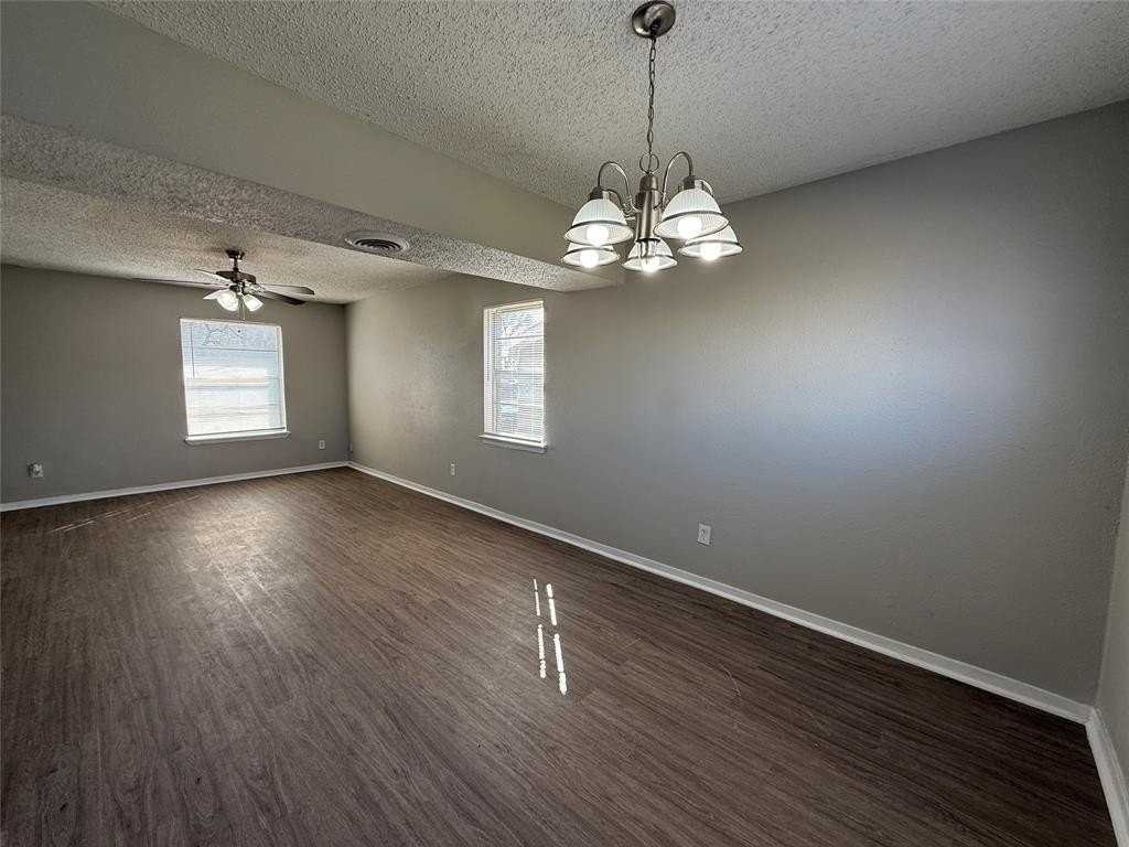 3907 Emerald Dr - Photo 7 of 23