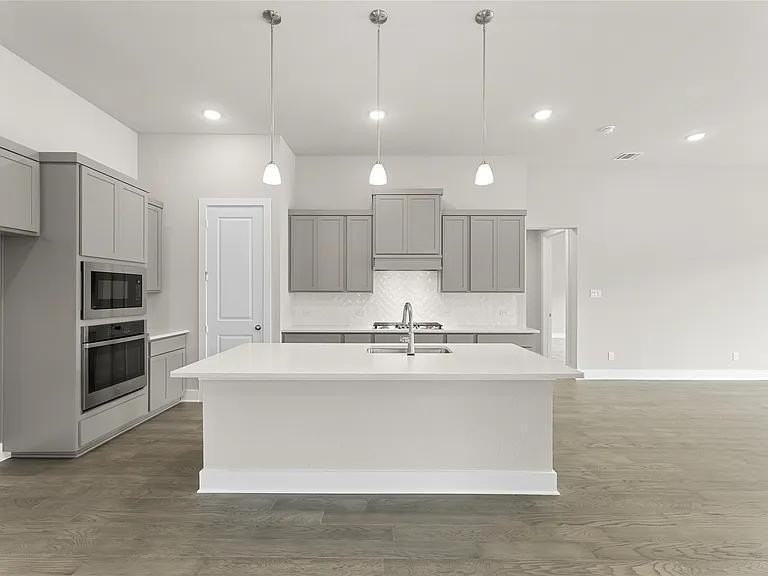 7020 Ladybug Ln - Photo 7 of 27