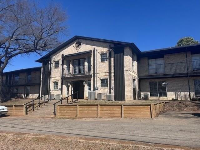 2903 Clarksville St #104