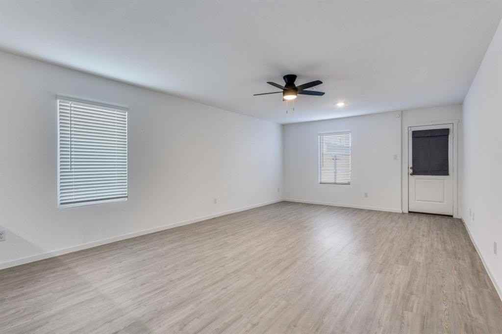 914 Blue Heron Dr - Photo 3 of 14