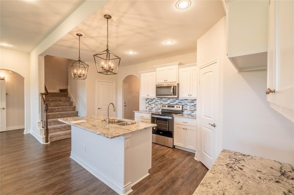 8202 Grant Ln - Photo 6 of 26