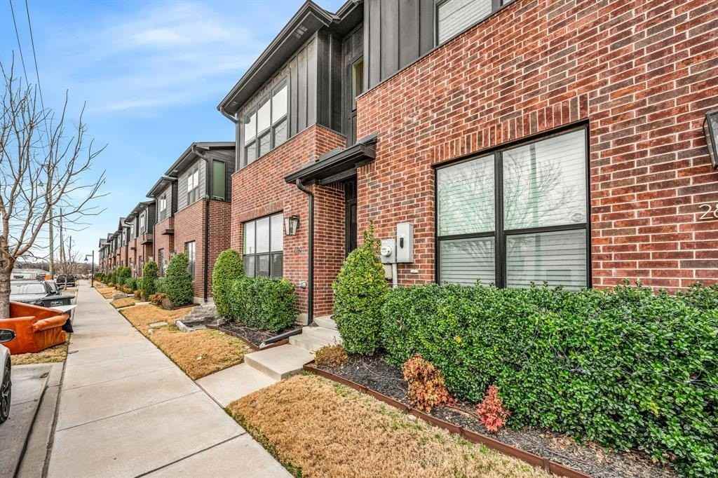 2825 Stanley Ave - Photo 3 of 32