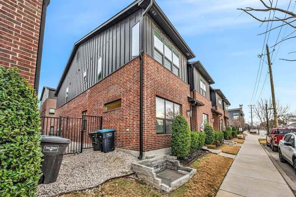 2825 Stanley Ave - Photo 4 of 32