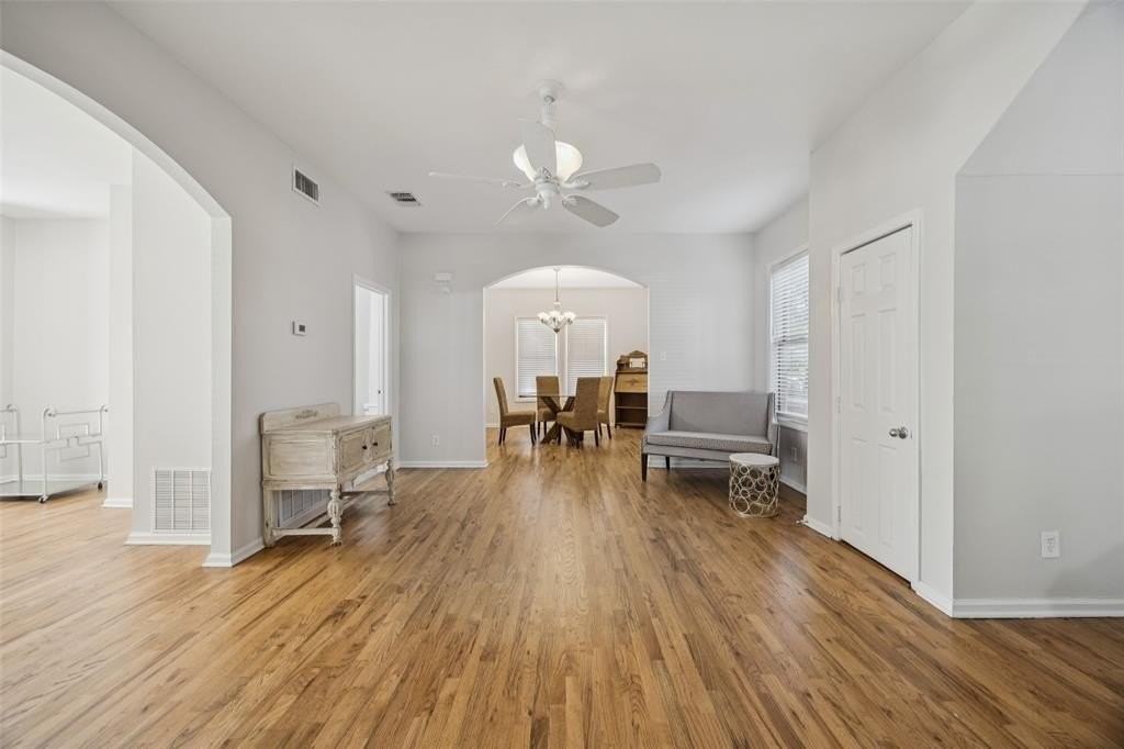 2110 Washington Ave - Photo 4 of 29