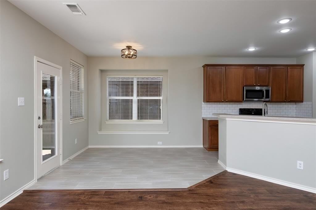 5621 Old Orchard Dr - Photo 7 of 28