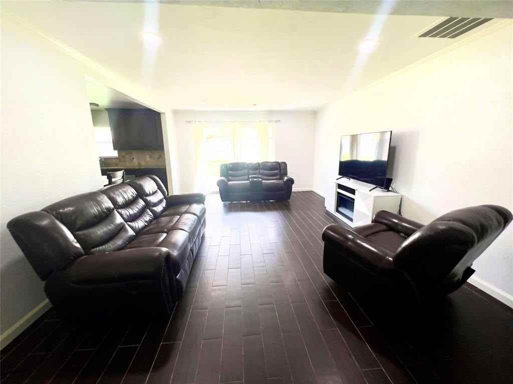 2902 Rayswood Dr - Photo 3 of 9