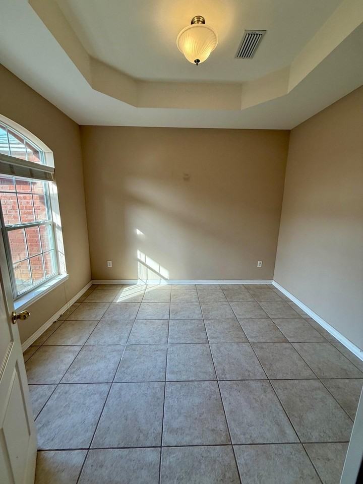 7530 Treasure St - Photo 3 of 32