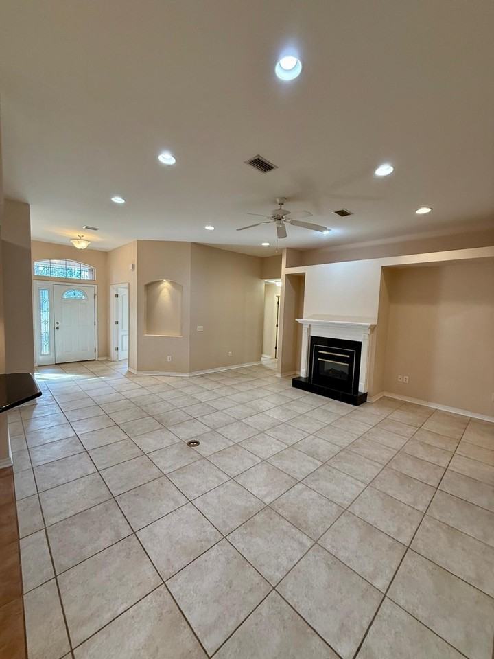 7530 Treasure St - Photo 6 of 32