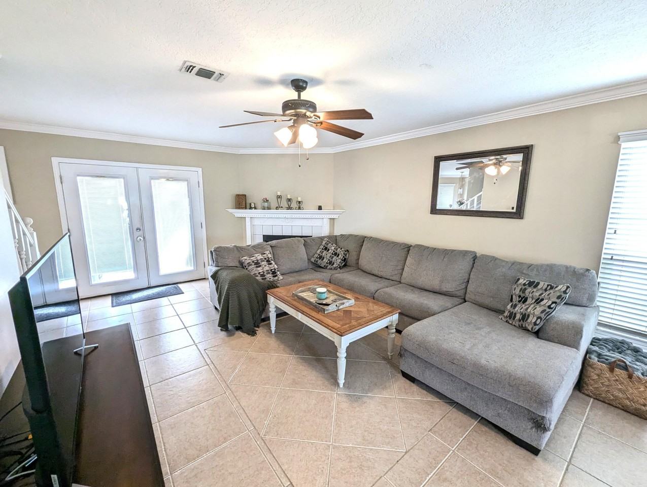 437 Bridgewater Ct - Photo 2 of 18