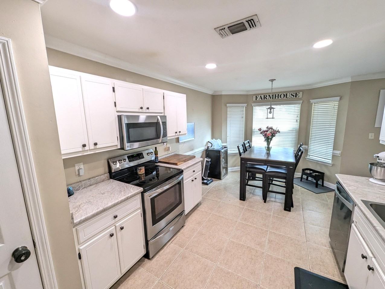 437 Bridgewater Ct - Photo 6 of 18