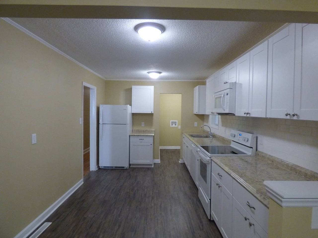 901 Barn St - Photo 4 of 10