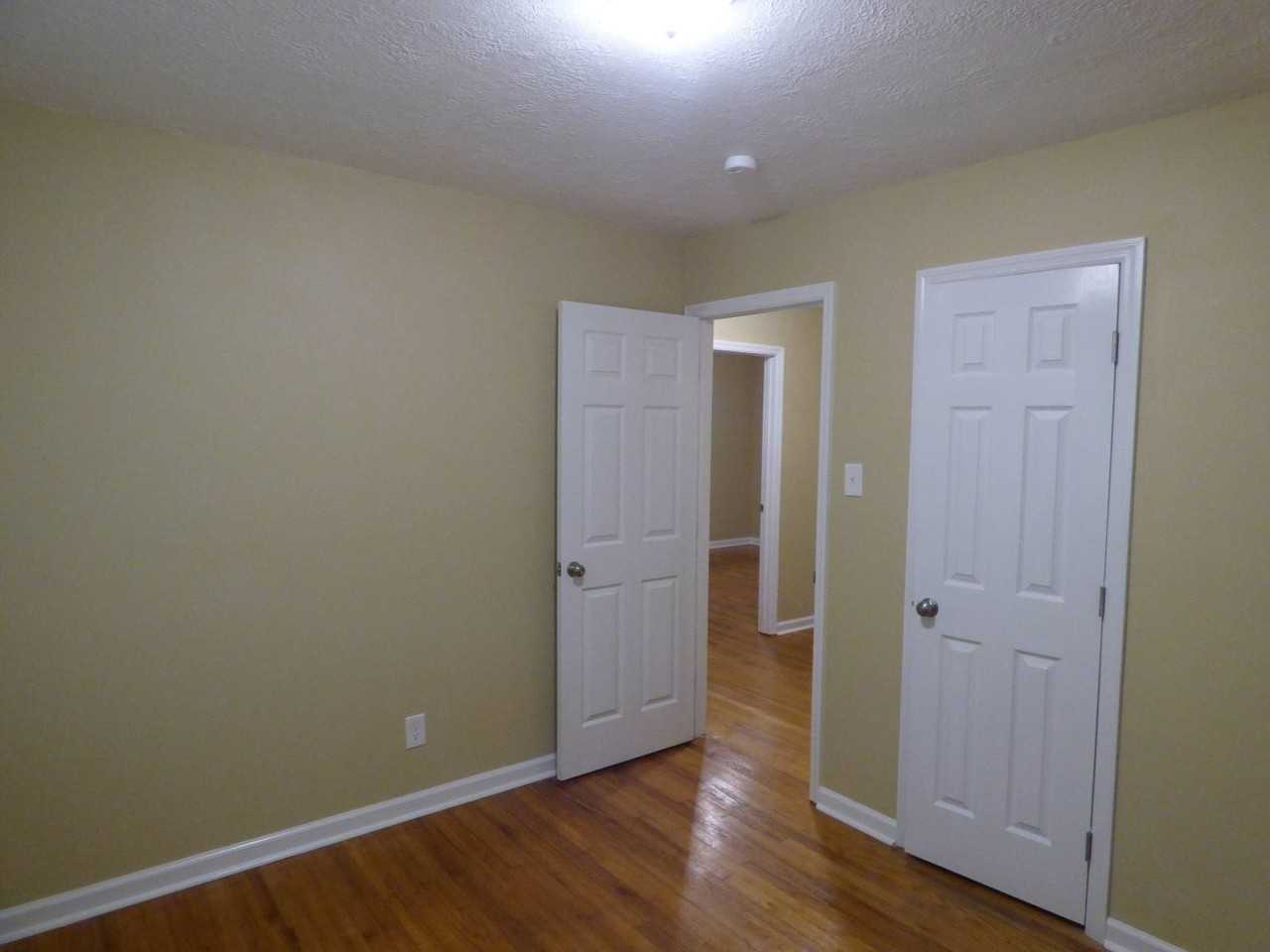 901 Barn St - Photo 7 of 10