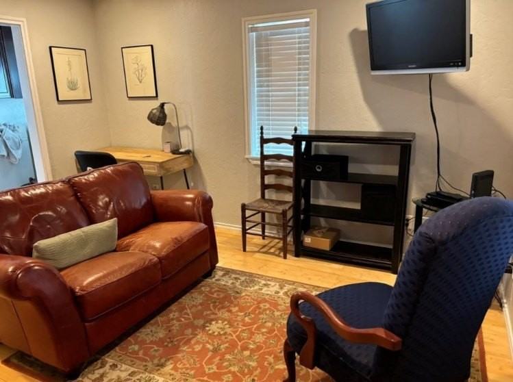 1015 Ne Mustang Dr - Photo 3 of 6