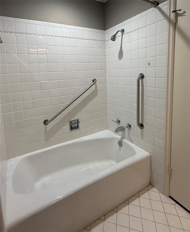 2520 Nw 62nd St - Photo 5 of 9