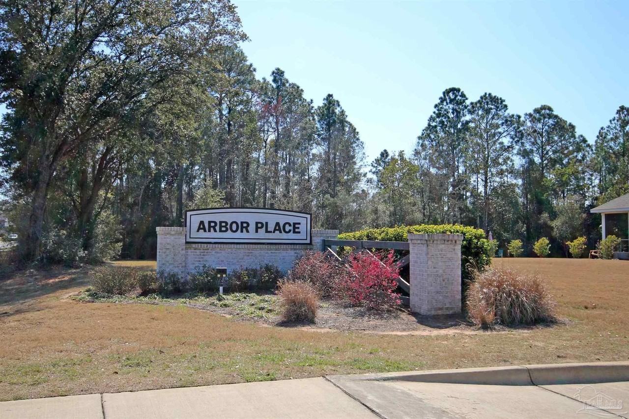 5788 Danbury Blvd - Photo 2 of 32