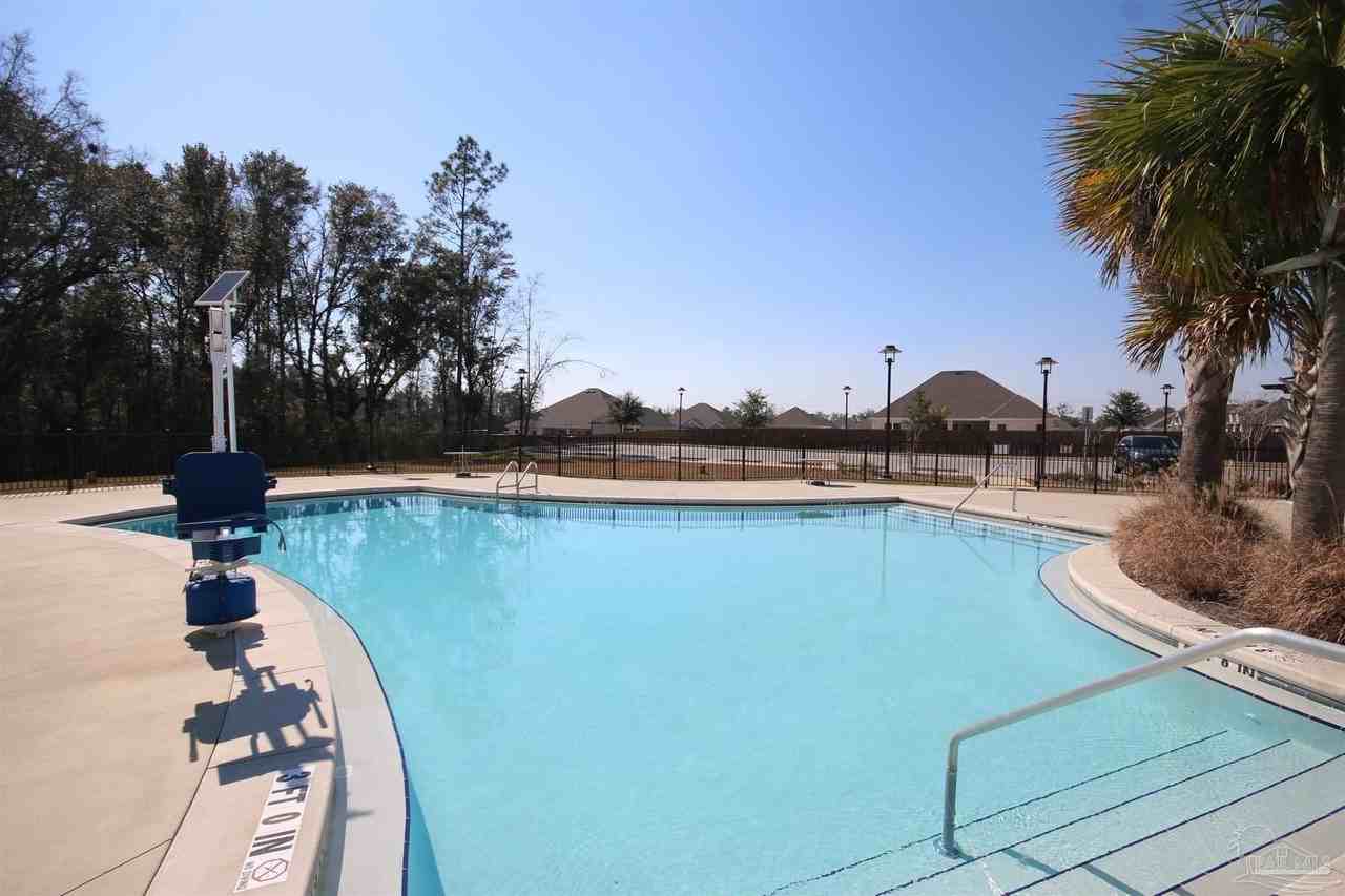 5788 Danbury Blvd - Photo 3 of 32