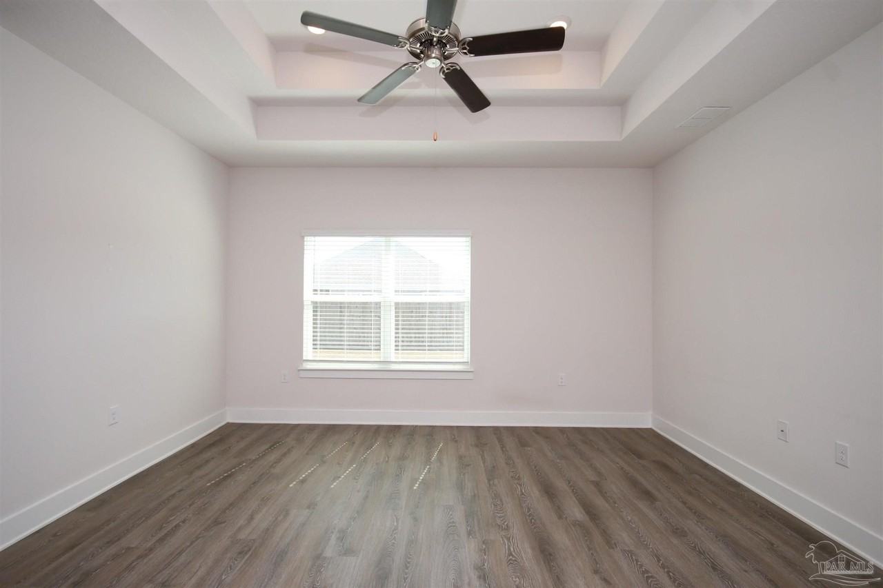 5788 Danbury Blvd - Photo 5 of 32