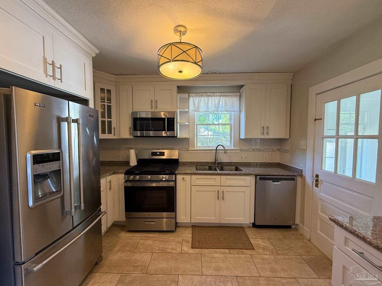 1970 W Romana St - Photo 4 of 20