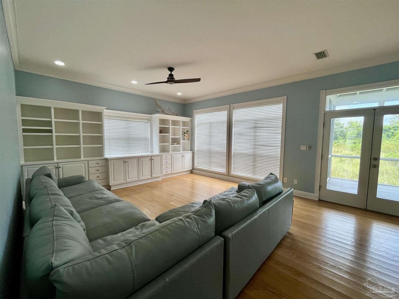 326 Deer Point Dr - Photo 3 of 6