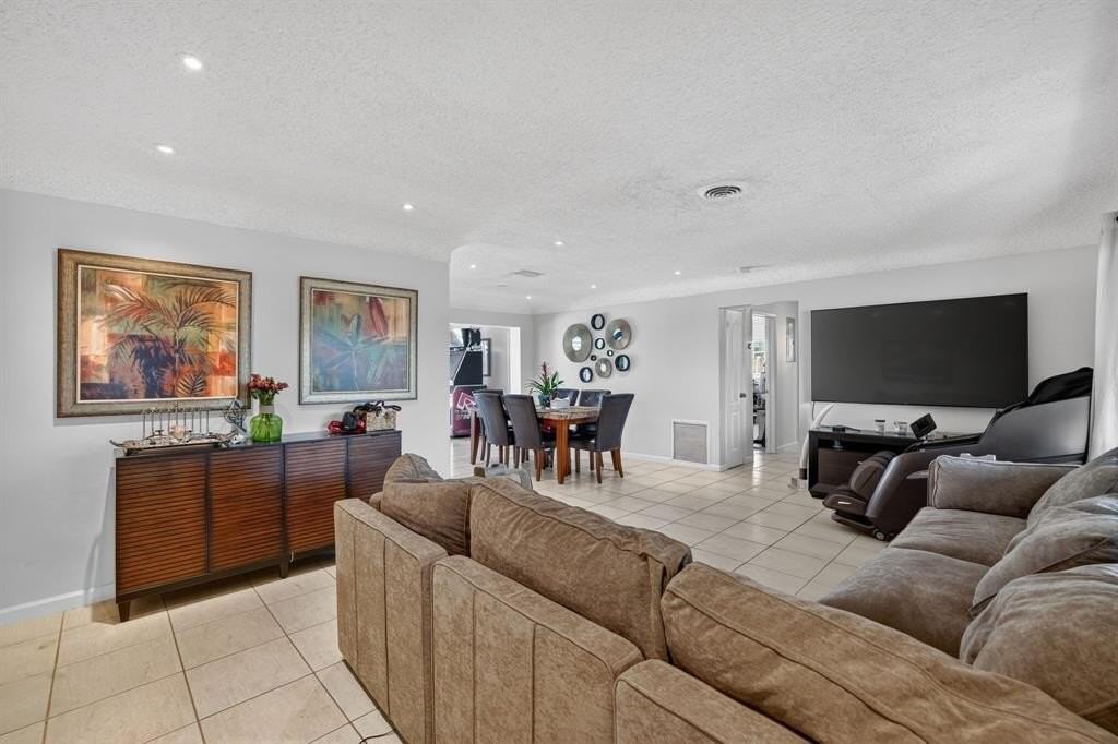 1961 Ne 29th St - Photo 5 of 43