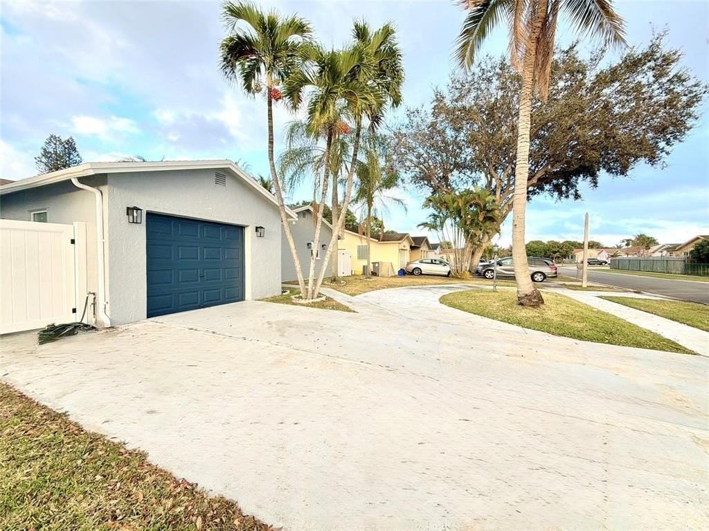 8971 Sw 9th St - Photo 2 of 21