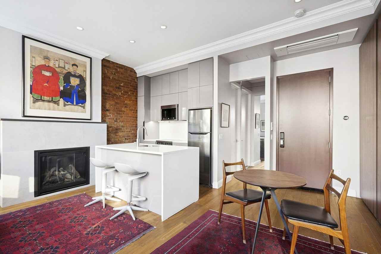 459 W 47th St #2R - Photo 2 of 7