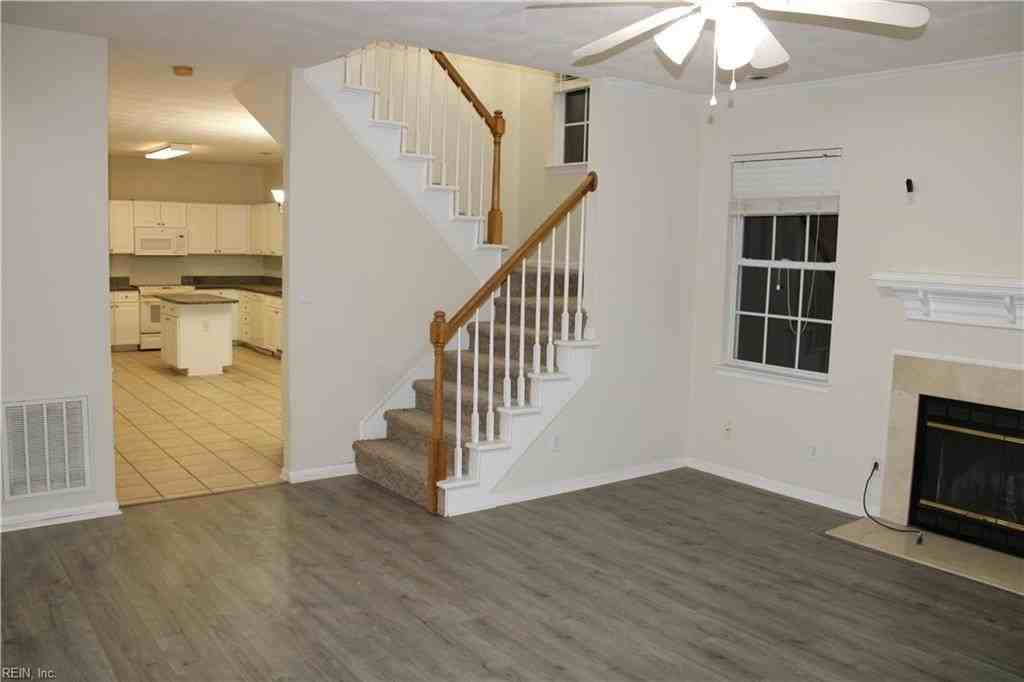 927 Hanson Dr - Photo 3 of 19