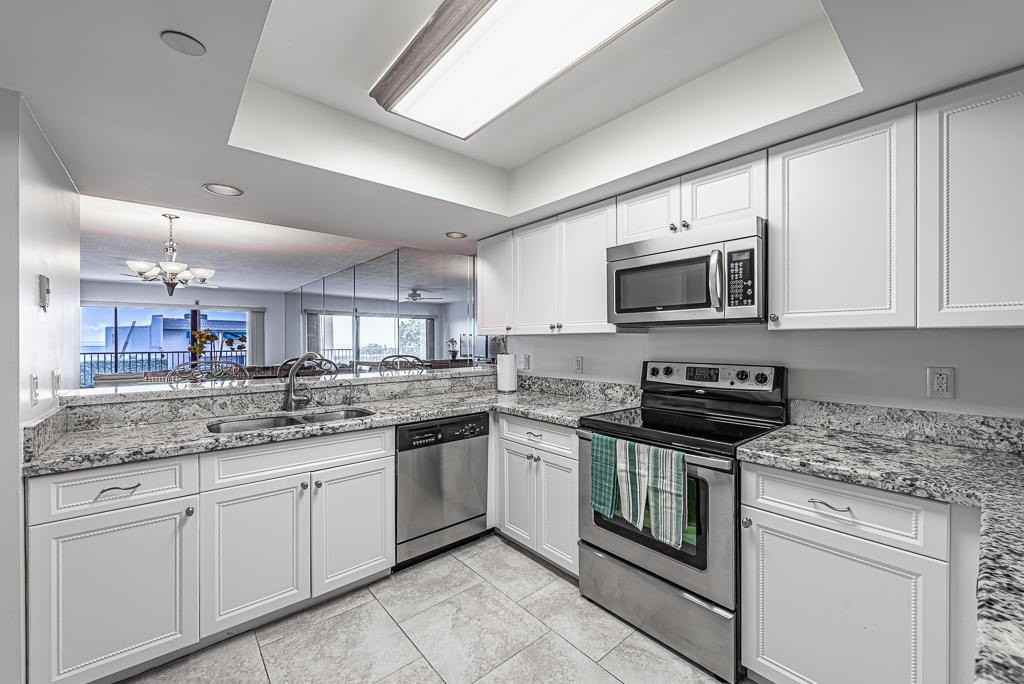 1055 Ocean Dr #202 - Photo 6 of 50