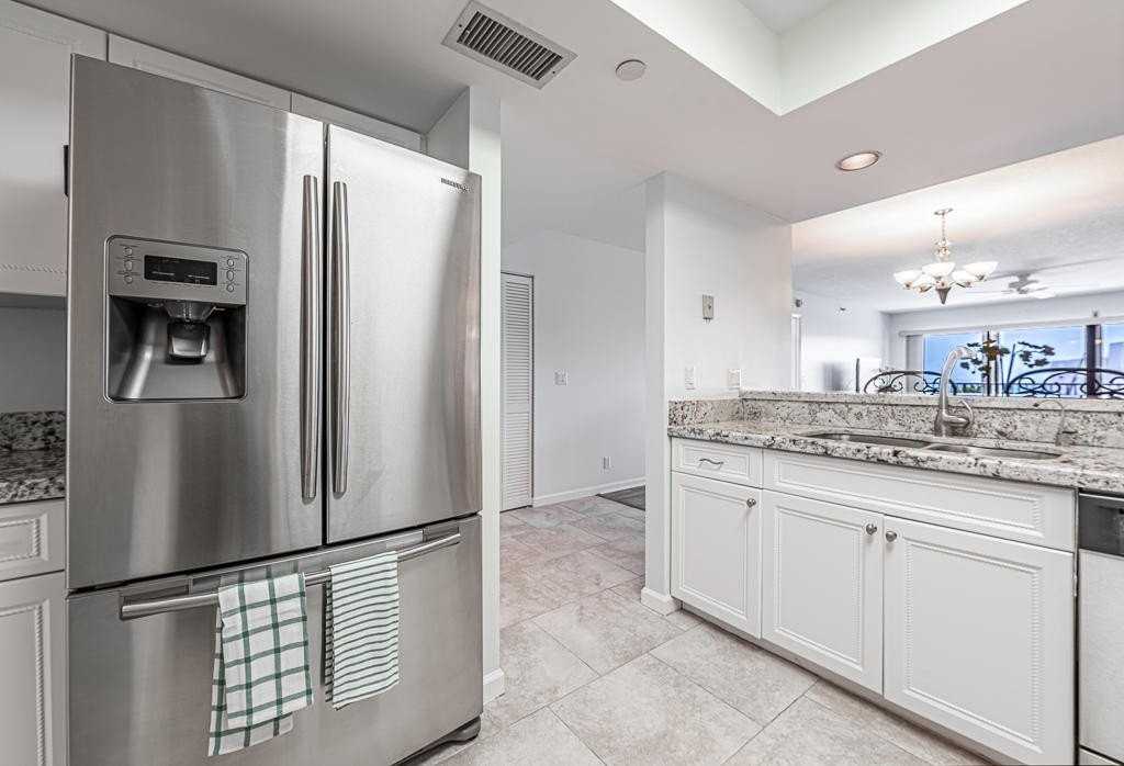 1055 Ocean Dr #202 - Photo 7 of 50