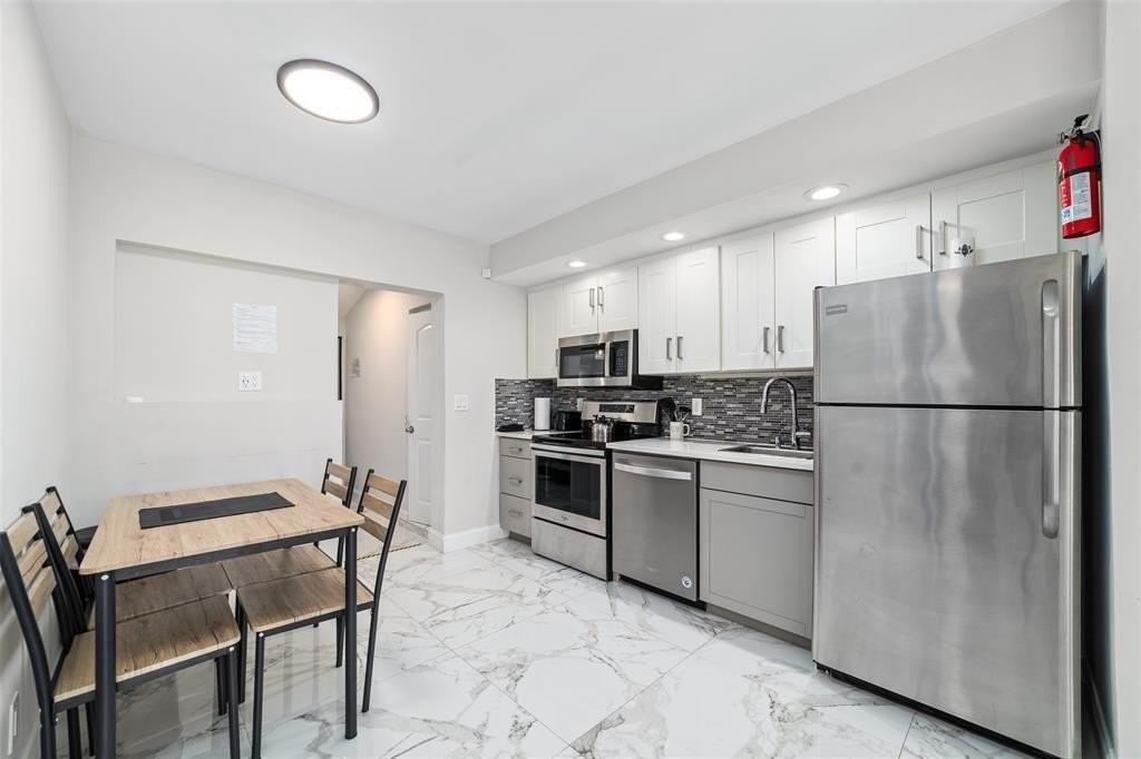 1479 Se 4th Ave - Photo 3 of 28