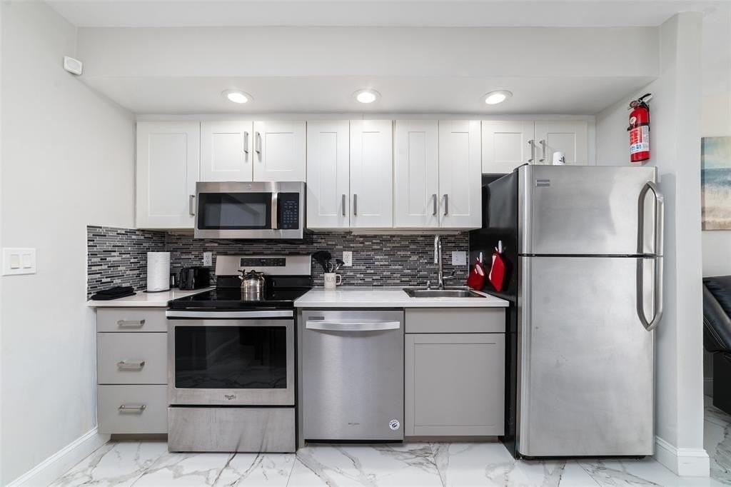 1479 Se 4th Ave - Photo 5 of 28