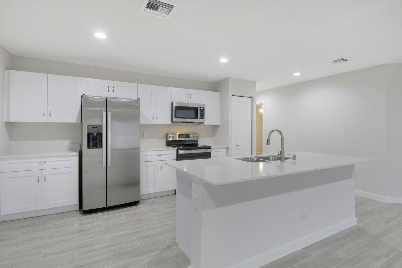 2118 Sw Alloway Ave - Photo 2 of 17